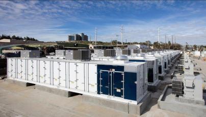 Provides professional customized solutions for customers in the industrial and commercial energy storage field